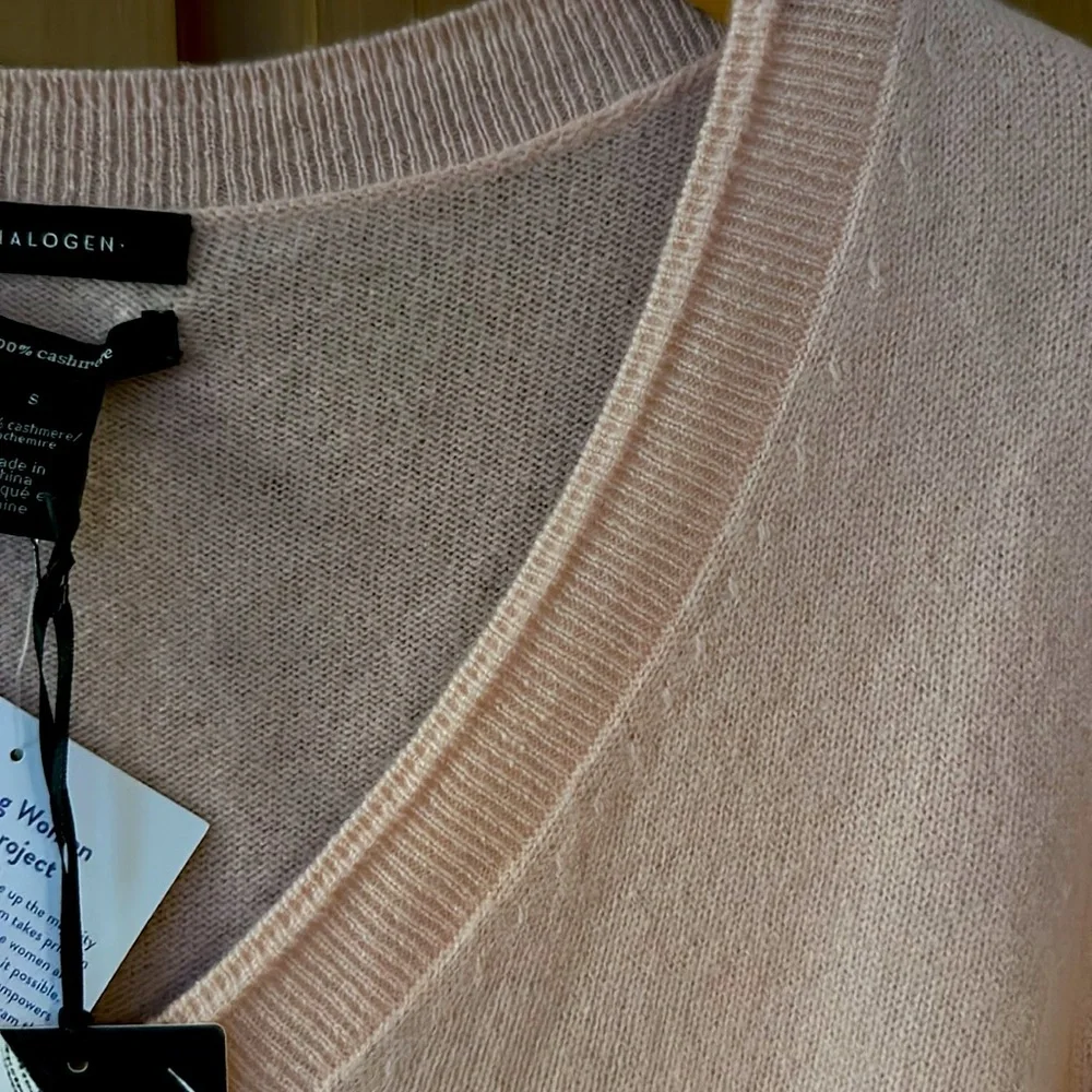 Halogen 100% Cashmere Pink v neck sweater size Small women’s - Picture 7 of 9